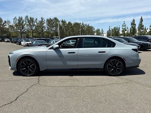 Used 2025 BMW i7 xDrive60 AWD/4WD image 13
