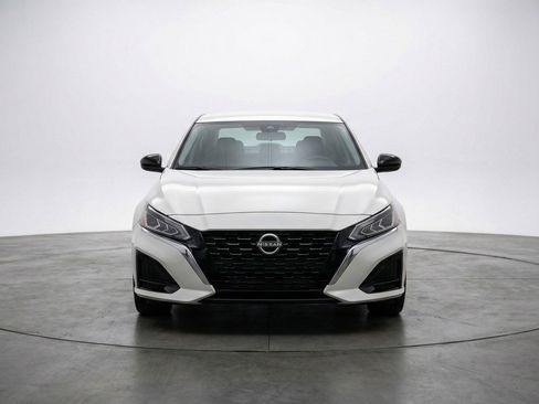 Used 2025 Nissan Altima 2.5 SV image 2