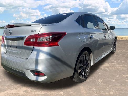 Used 2019 Nissan Sentra SR image 2