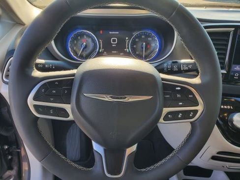 Used 2022 Chrysler Pacifica Touring-L image 22