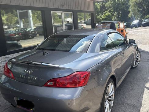 Used 2010 INFINITI G37 Convertible w/ Premium Pkg RWD image 3