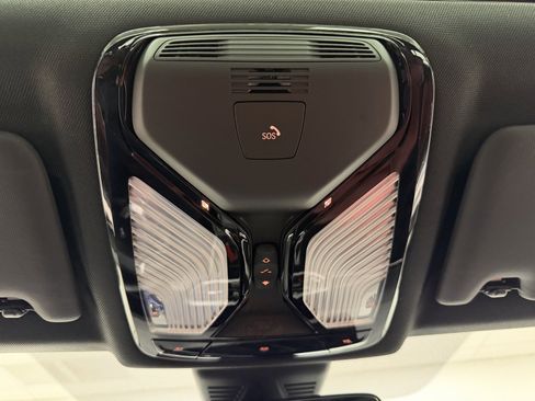 Used 2022 BMW 330i xDrive 330i xDrive w/ Driving Assistance Package image 34