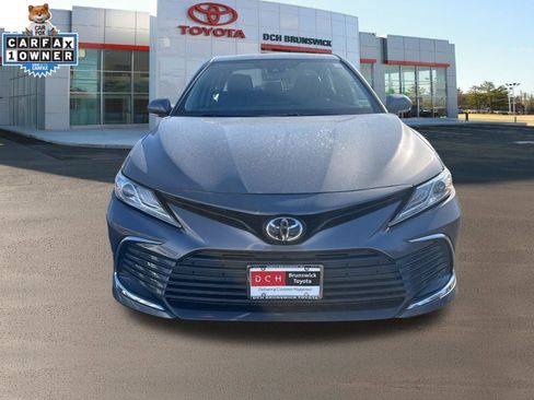 Used 2021 Toyota Camry XLE image 2