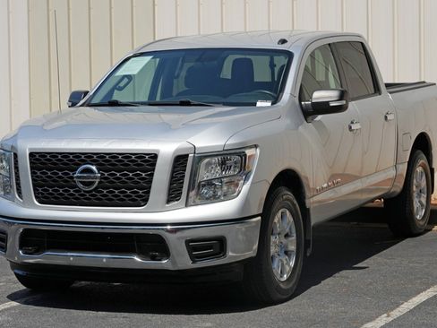 Used 2019 Nissan Titan SV AWD/4WD image 37