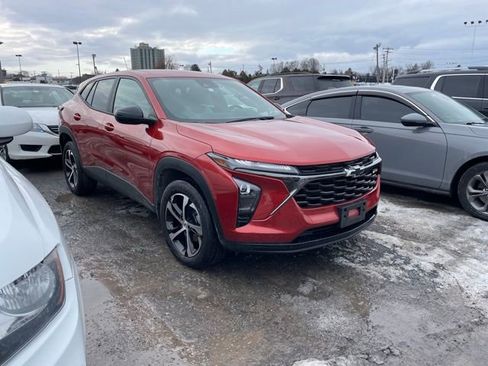 Certified 2024 Chevrolet Trax RS w/ Driver Confidence Package image 1