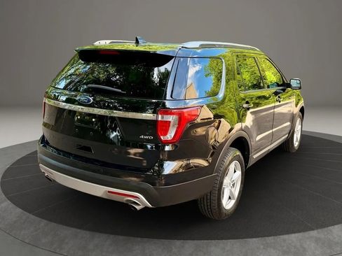 Used 2016 Ford Explorer XLT w/ Equipment Group 202A AWD/4WD image 4