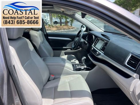 Used 2017 Toyota Highlander XLE FWD image 27