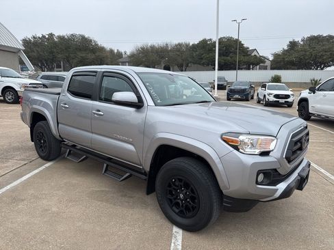 Used 2021 Toyota Tacoma SR5 w/ Technology Package image 3