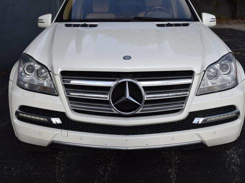 Used 2011 Mercedes-Benz GL 550 4MATIC image 12