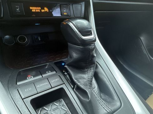 Used 2019 Toyota RAV4 Limited image 30