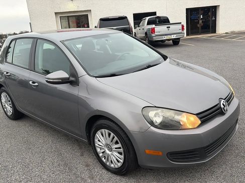 Used 2010 Volkswagen Golf 4-Door image 22