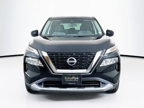 Used 2023 Nissan Rogue SV image 2