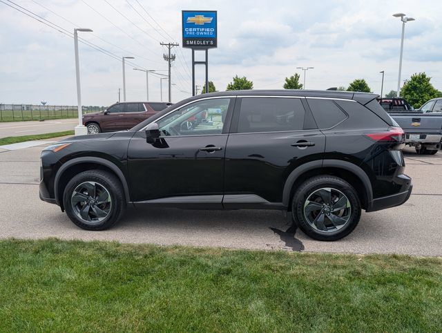 Used 2025 Nissan Rogue SV AWD/4WD image 9