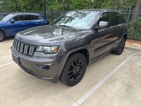Used 2018 Jeep Grand Cherokee Altitude image 8