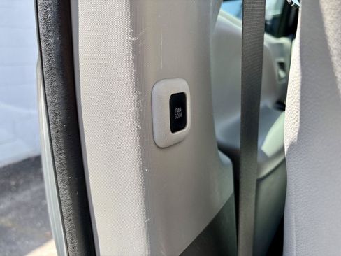 Used 2020 Toyota Sienna XLE FWD image 35