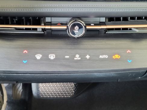 Certified 2024 Nissan Ariya AWD image 13