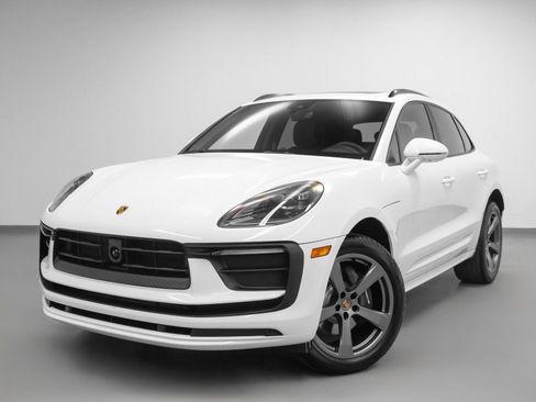 Certified 2025 Porsche Macan image 1