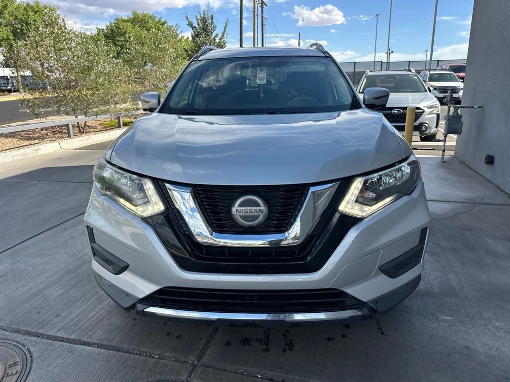 Used 2018 Nissan Rogue SV w/ Premium Package FWD image 2