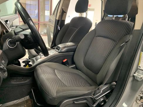 Used 2019 Dodge Journey SE w/ Connectivity Group FWD image 7