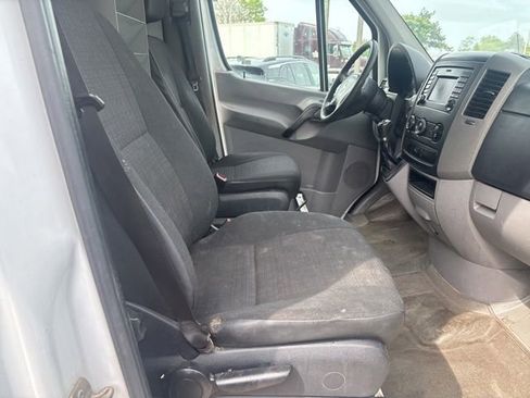 Used 2014 Freightliner Sprinter 2500 RWD image 12
