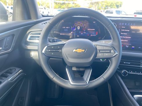 Used 2026 Chevrolet Traverse LT image 4