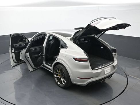 Certified 2021 Porsche Cayenne Turbo S w/ Lightweight Sport Package AWD/4WD image 29
