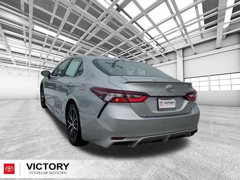 Used 2024 Toyota Camry SE image 5