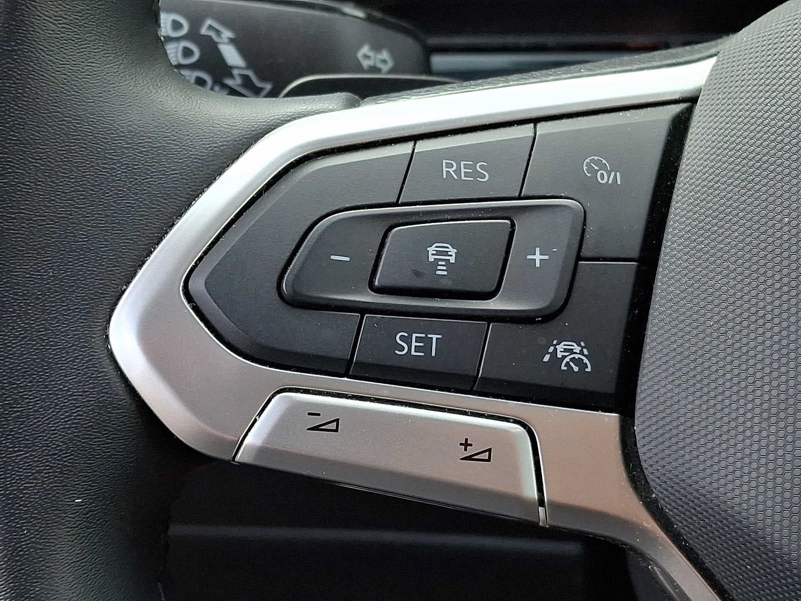 Certified 2024 Volkswagen Atlas Peak Edition SE AWD/4WD image 19