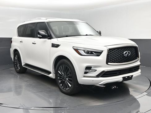 Used 2024 INFINITI QX80 Sensory AWD/4WD image 8