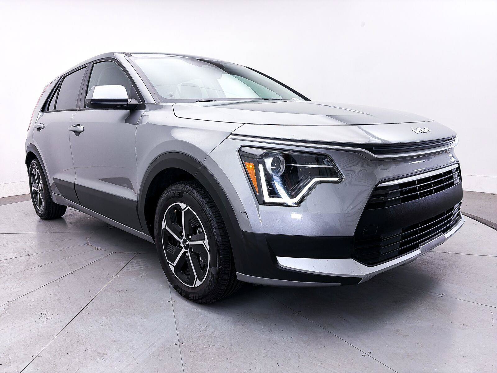 Used 2023 Kia Niro LX FWD image 9