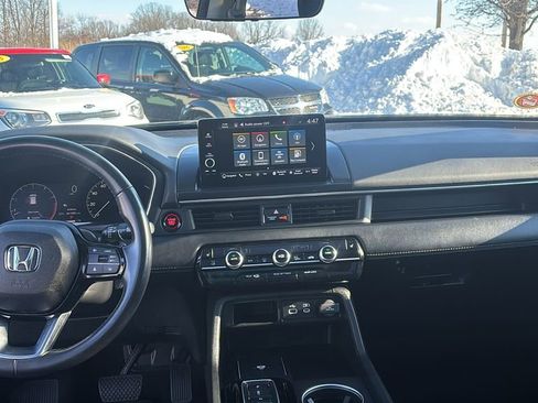 Used 2024 Honda Pilot Touring image 12