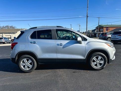 Used 2018 Chevrolet Trax LT w/ LT Convenience Package image 9