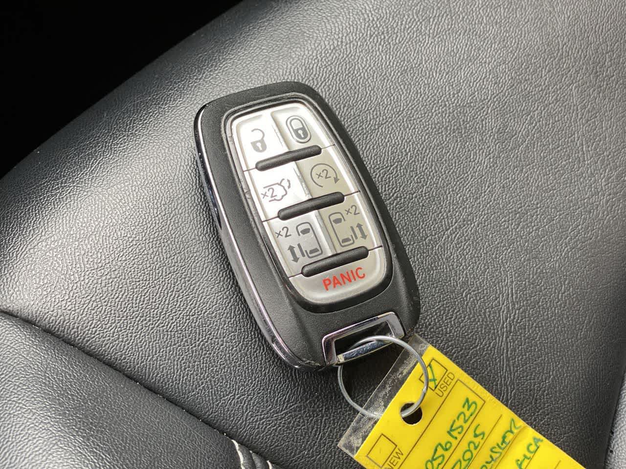 Used 2025 Chrysler Pacifica Select FWD image 26