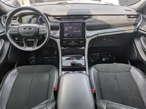 Used 2022 Jeep Grand Cherokee Altitude RWD image 16