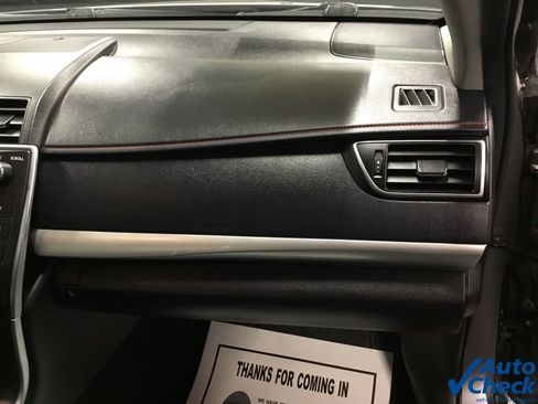 Used 2017 Toyota Camry SE w/ Moonroof Package image 38