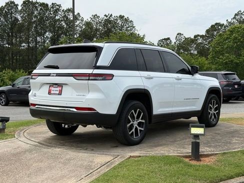Used 2024 Jeep Grand Cherokee Limited RWD image 6