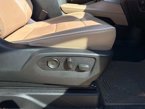 Used 2021 Chevrolet Tahoe Premier w/ Premium Package image 19