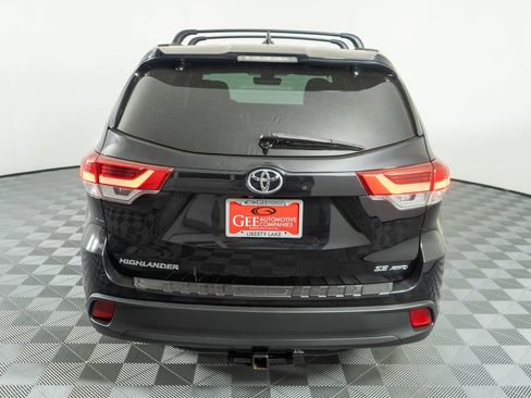Used 2017 Toyota Highlander SE AWD/4WD image 5