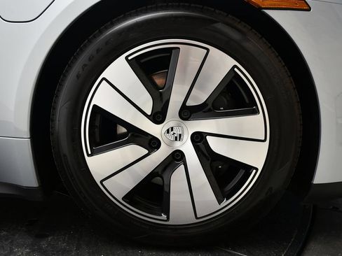 Certified 2025 Porsche Taycan AWD/4WD image 17