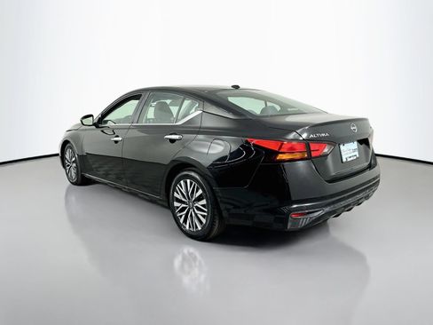 Used 2023 Nissan Altima 2.5 SV FWD image 6