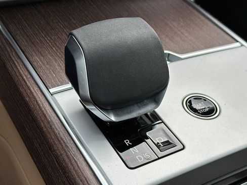 New 2026 Land Rover Range Rover Long Wheelbase SE image 23