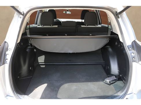 Used 2017 Toyota RAV4 XLE AWD/4WD image 17
