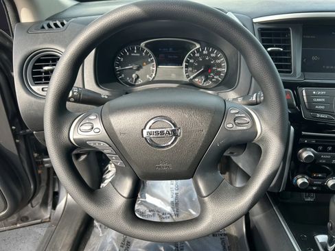 Used 2020 Nissan Pathfinder S image 16