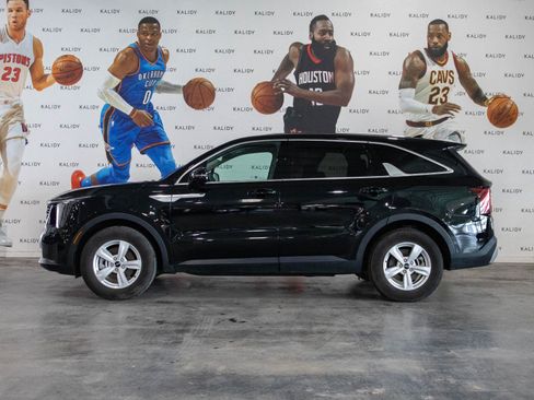 Used 2025 Kia Sorento LX FWD image 16