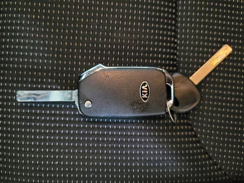 Used 2021 Kia Forte LXS FWD image 32