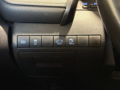 Used 2021 Toyota Camry SE w/ Carpet Mat Package (TMS) FWD image 10