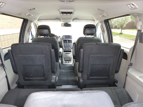 Used 2019 Dodge Grand Caravan SE w/ UConnect Hands-Free Group FWD image 30