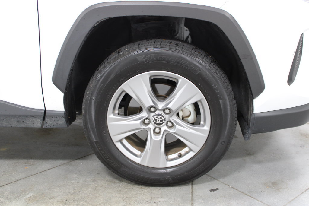 Used 2025 Toyota RAV4 XLE AWD/4WD image 61