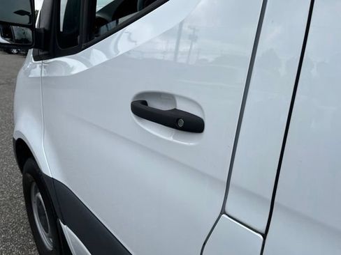 Used 2022 Mercedes-Benz Sprinter 2500 image 13