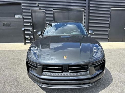 Certified 2025 Porsche Macan AWD/4WD image 13